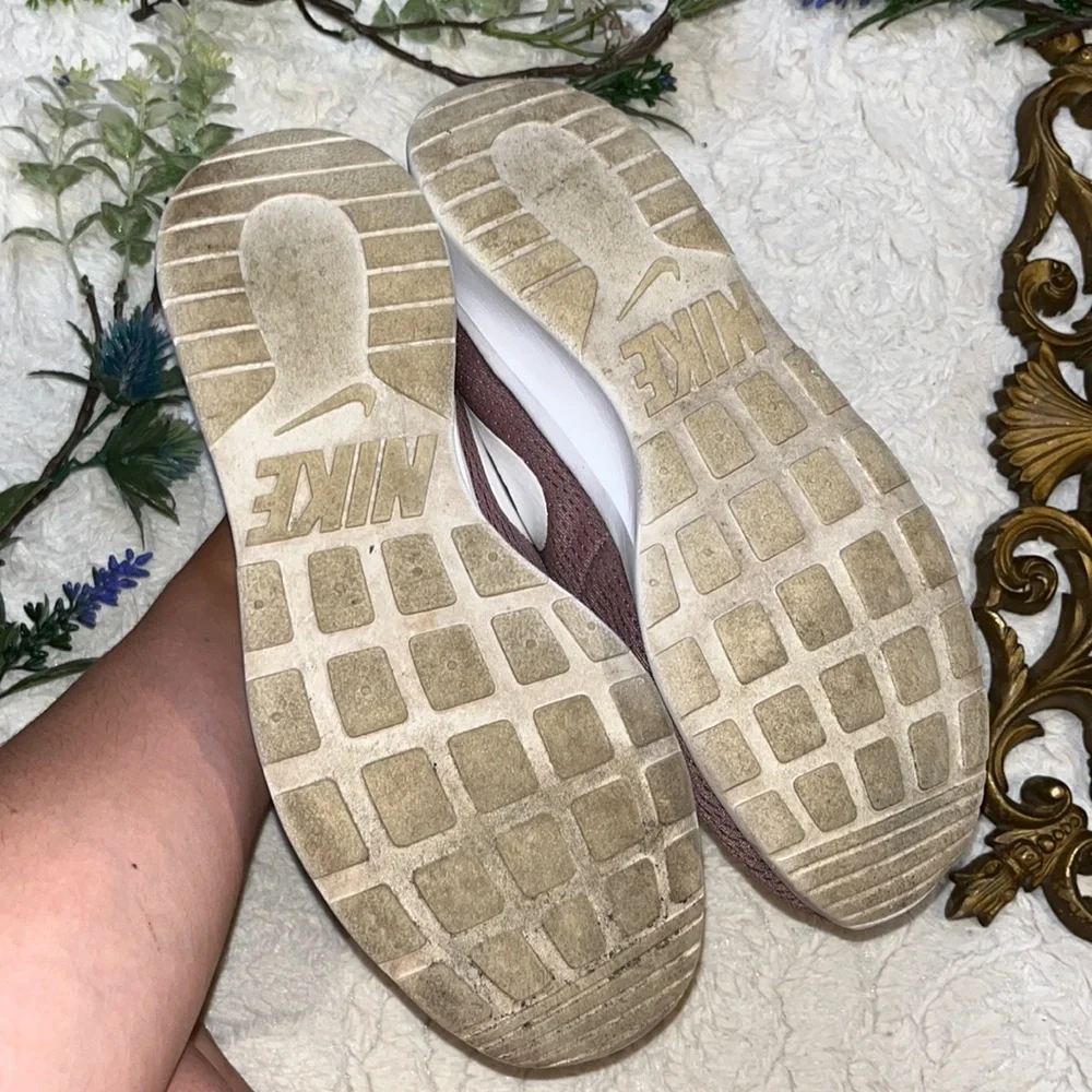 Nike Tanjun Mauve Sneakers